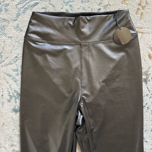 Offline by Aerie Real Luxe Faux Leather Leggings – Size M NWT - Picture 7 of 11